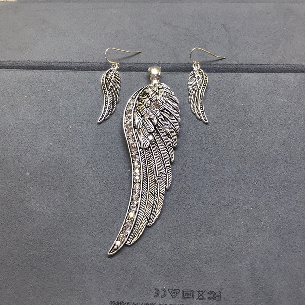 Angel Wing Pierced Earrings silver/Black fashion - Picture 5 of 5